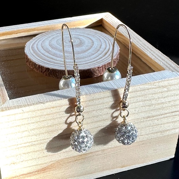 Women earrings - Picture 1 of 2